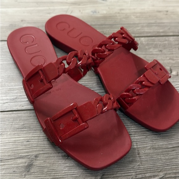 Gucci Bold Red Chain Slide Sandals - Picture 1 of 3